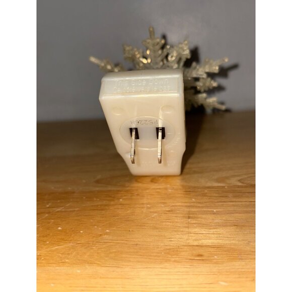 Bath & Body Works Wallflower Silver Glitter Snowflake Plug-In Wall Night Light - Picture 3 of 5